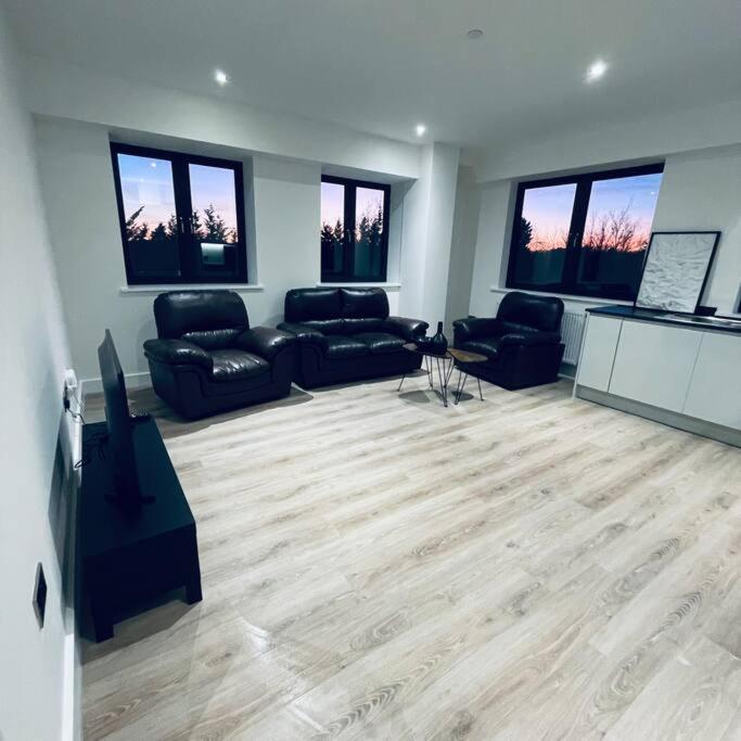 New One Bedroom Luxury Apartment In Solihull Exterior photo