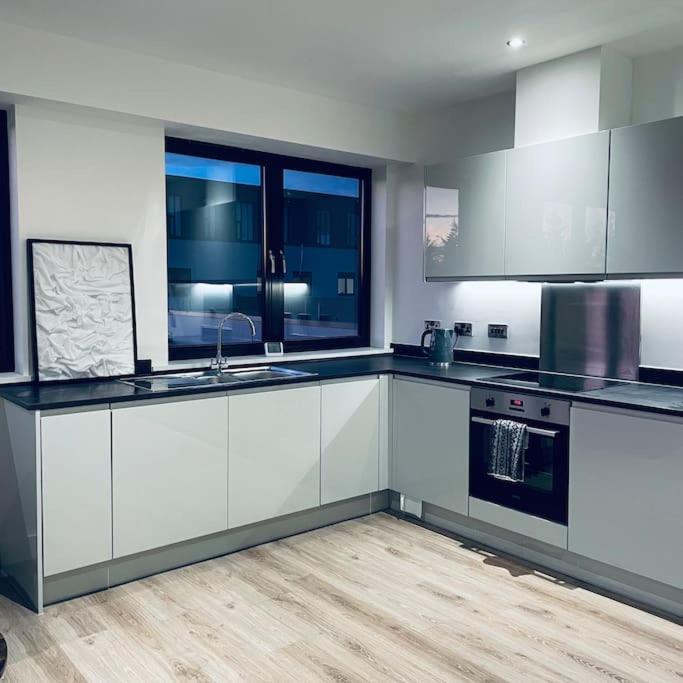 New One Bedroom Luxury Apartment In Solihull Exterior photo